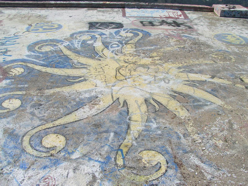 graffiti on the base of the old Topanga Lookout